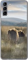Telefoonhoesje Geschikt voor Samsung Galaxy S21 Plus hoesje - Schotse Hooglanders - Mist - Gras - Siliconen Telefoonhoesje