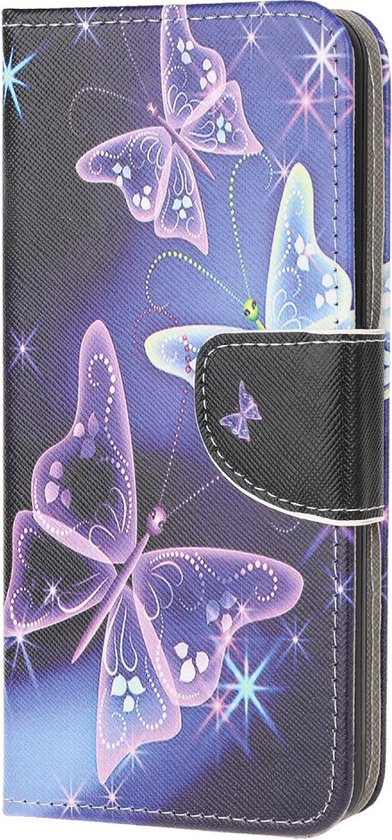 Étui portefeuille avec des papillons violets et bleu clair sur fond sombre avec des étoiles.
