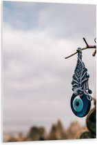 PVC Schuimplaat- Nazar Amulet Hangend aan Smalle Tak - 80x120 cm Foto op PVC Schuimplaat