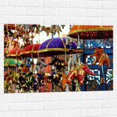 Muursticker - Traditionele Olifantjes aan Lampionnen op Buitenlandse Diwali Markt - 90x60 cm Foto op Muursticker