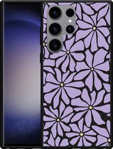Cazy Hoesje Zwart geschikt voor Samsung Galaxy S23 Ultra Abstracte Paarse Bloemen