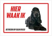 Bord | Waakbord | "Hier waak ik" | 30 x 20 cm | Engelse Cocker Spaniel | 1 mm | Zwart | Gevaarlijke hond | Waakhond | Hond | Betreden op eigen risico | Polystyreen | Rechthoek | Witte achtergrond | 1 stuk