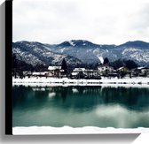 Canvas - Bergen - Sneeuw - Water - Bomen- Huizen - Wit - 40x40 cm Foto op Canvas Schilderij (Wanddecoratie op Canvas)