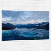 Muursticker - Bergen - Water - Sneeuw - Wolken - 105x70 cm Foto op Muursticker