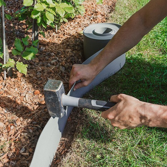 Talen Tools – Ecolat – Tuinafboording – Borderrand – Grijs – 100% gerecycled – 19 x 0,7 cm – 25 meter Talen Tools – Ecolat – Tuinafboording – Borderrand – Grijs – 100% gerecycled – 19 x 0,7 cm – 25 meter