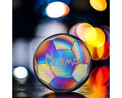 Norman - Lichtgevende Voetbal voor Kinderen en Volwassenen: Ontdek Het Nieuwe Tijdperk Van Voetbalvaardigheden - Holografische - Lichtgevende Bal | Glow in the Dark bal | Kinderen en Volwassenen | Unisex | Maat 4