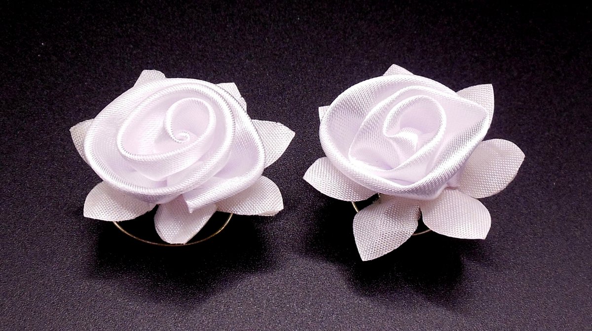Curlies witte bloem met bladeren - Communie