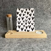 Kaarthouder | Gedenkplankje [21 cm] van hout met glazen buisje en waxinelichtje + Kaart 'Hartjes' inclusief envelop