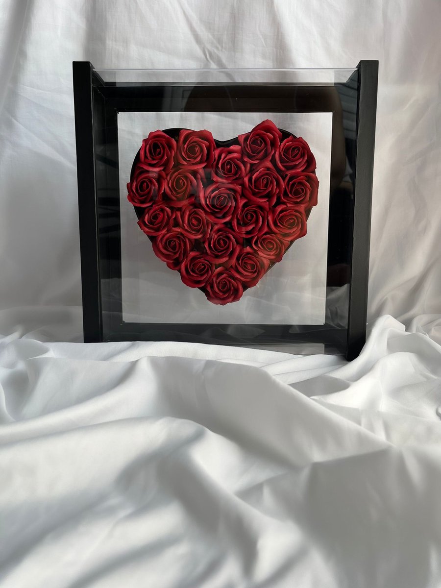 AG Luxurygift AG Luxurygifts rozen box - cadeau - flowers - flower box - cadeau box - rood - hart doos - soap roses - Valentijnsdag - Moederdag - luxe - gifts Donker rood