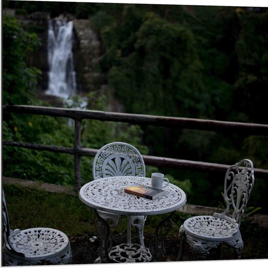 Dibond - Tafel - Stoelen - Boek - Beker - Water - Waterval - Bomen - Planten - 80x80 cm Foto op Aluminium (Wanddecoratie van metaal)