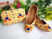 Indiase schoenen maat 39 met clutch / punjabi jutti Yellow fulkari design
