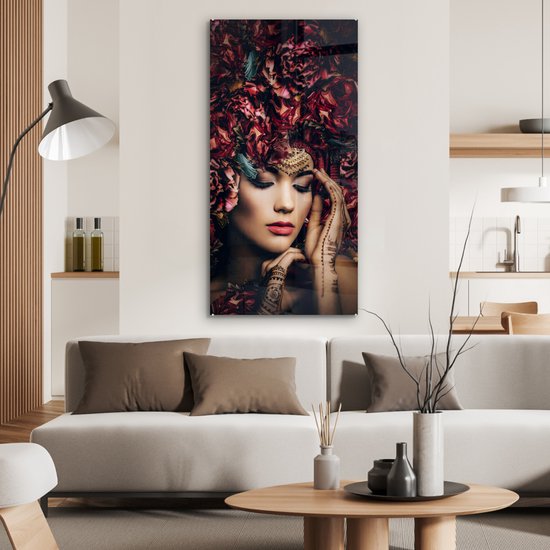 Glasschilderij vrouw - Bloemen - Rood - Sieraden - Henna - Foto op glas - Wanddecoratie glas - 60x120 cm - Schilderij glas - Slaapkamer - Woondecoratie