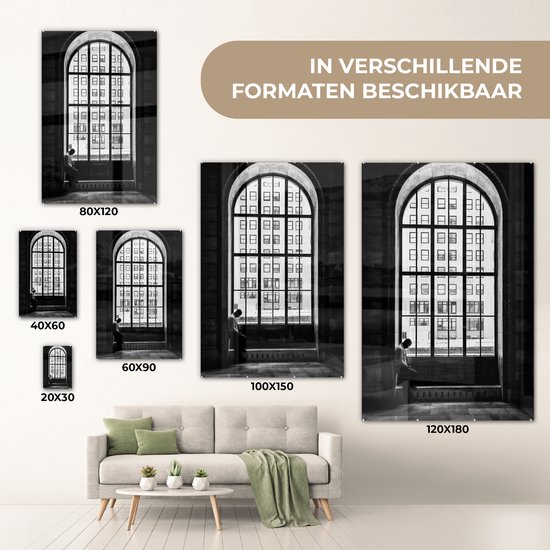 Peinture sur verre - Homme - Fenêtre - Architecture - Zwart - Wit - Peinture sur verre - 100x150 cm - Décoration murale - Photo sur verre