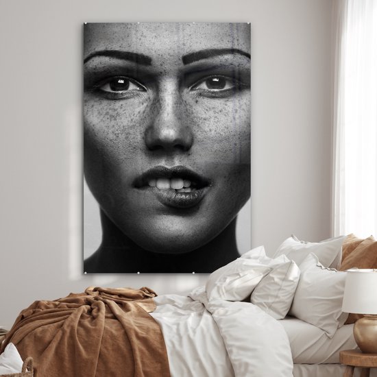 Peinture sur verre - Femme - Lèvres - Taches de rousseur - Zwart - Wit - Peinture sur verre - Plaque de Verres - 100x150 cm - Photo sur verre
