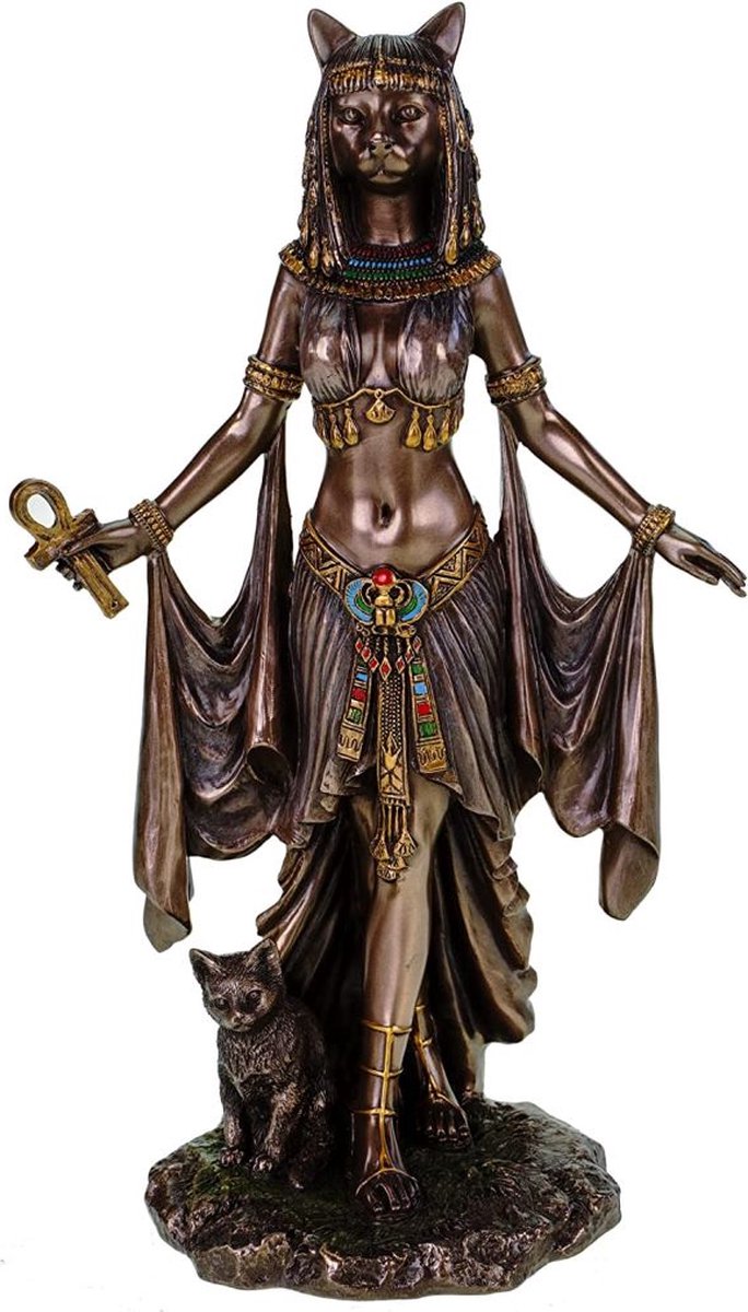 Isis Winged Godin Uit De Oudheid In Egyptische Religie Met Troonhieroglyph Troonerhieroglyph Op Haar Hoofd Osiris Myth En Sekte 254566944