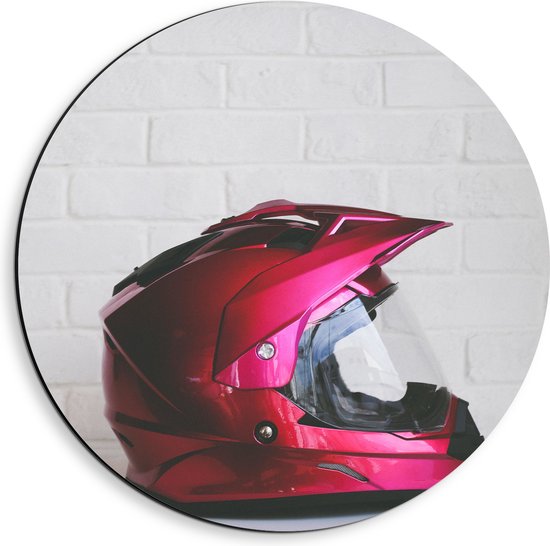 Dibond Muurcirkel - Roze Motor Helm voor Witte Bakstenen Muur - 40x40 cm Foto op Aluminium Muurcirkel (met ophangsysteem)