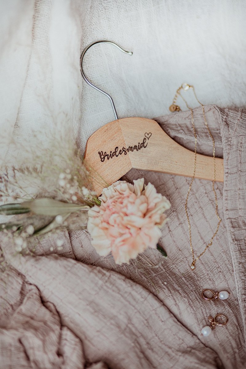 Bolletoet houten kledinghangers - Bridesmaid - trouwen