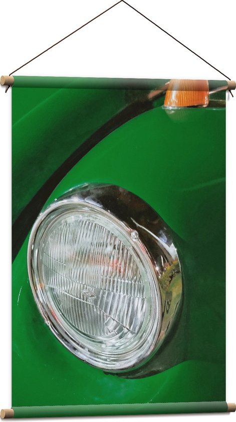 Textielposter - Close-up van Ouderwetse Koplamp op Groenkleurige Auto - 60x90 cm Foto op Textiel
