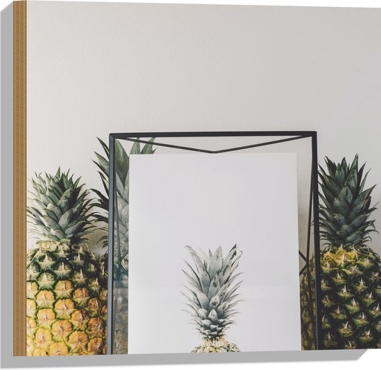 Hout - Lijst met Ananas en Ananassen ernaast - 50x50 cm - 9 mm dik - Foto op Hout (Met Ophangsysteem)