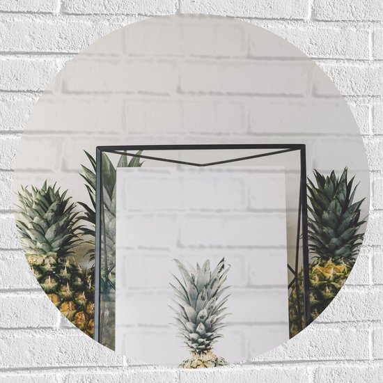 Muursticker Cirkel - Lijst met Ananas en Ananassen ernaast - 70x70 cm Foto op Muursticker