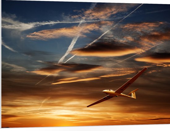 PVC Schuimplaat - Wit Zweefvliegtuig Vliegend tijdens Zonsondergang - 100x75 cm Foto op PVC Schuimplaat (Met Ophangsysteem)