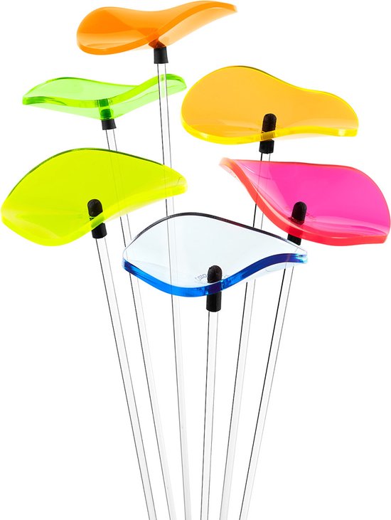 Six capteurs solaires transparents aux couleurs vives, en forme de feuilles sur des tiges, sur fond blanc.