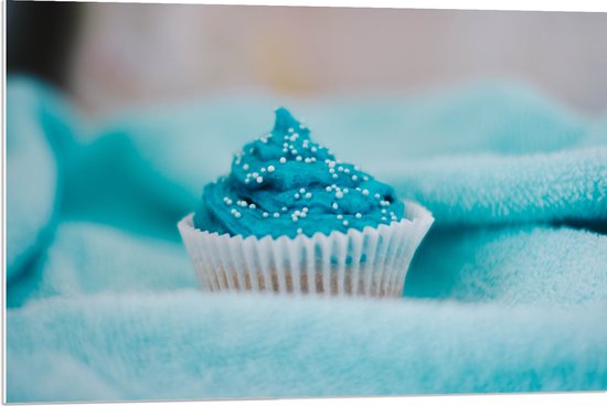 PVC Schuimplaat- Cupcake met Blauwe Botercrème - 90x60 cm Foto op PVC Schuimplaat