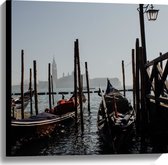 Canvas - Italiaanse Gondels in Haven van Venetië, Italië - 60x60 cm Foto op Canvas Schilderij (Wanddecoratie op Canvas)
