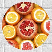 Muursticker Cirkel - Achtergrond van Bloedsinasappels, Sinaasppels en granaatappel - 30x30 cm Foto op Muursticker