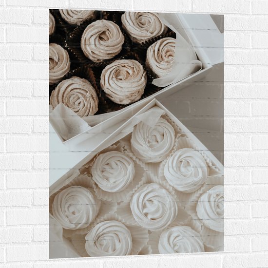 Muursticker - Cupcakes in Doosjes met Witte Botercrème - 70x105 cm Foto op Muursticker