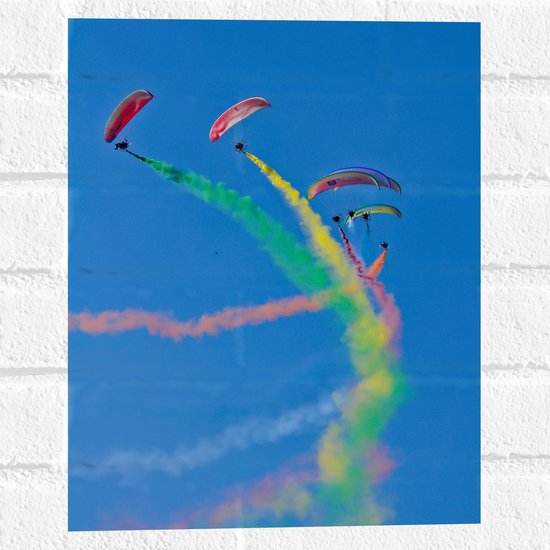 Muursticker - Vliegshow van Paragliders met Kleurrijke Rook - 30x40 cm Foto op Muursticker