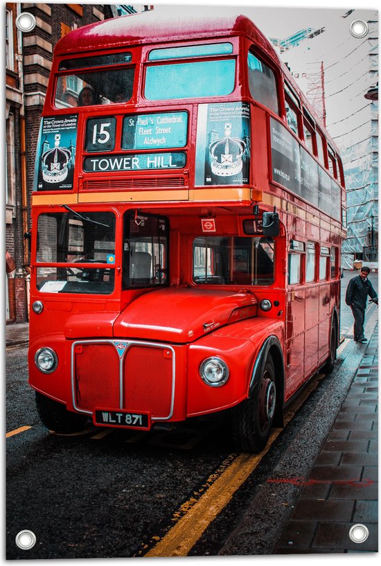 Tuinposter – Traditionele Rode Toeristenbus door de Straten van Londen - 40x60 cm Foto op Tuinposter (wanddecoratie voor buiten en binnen)