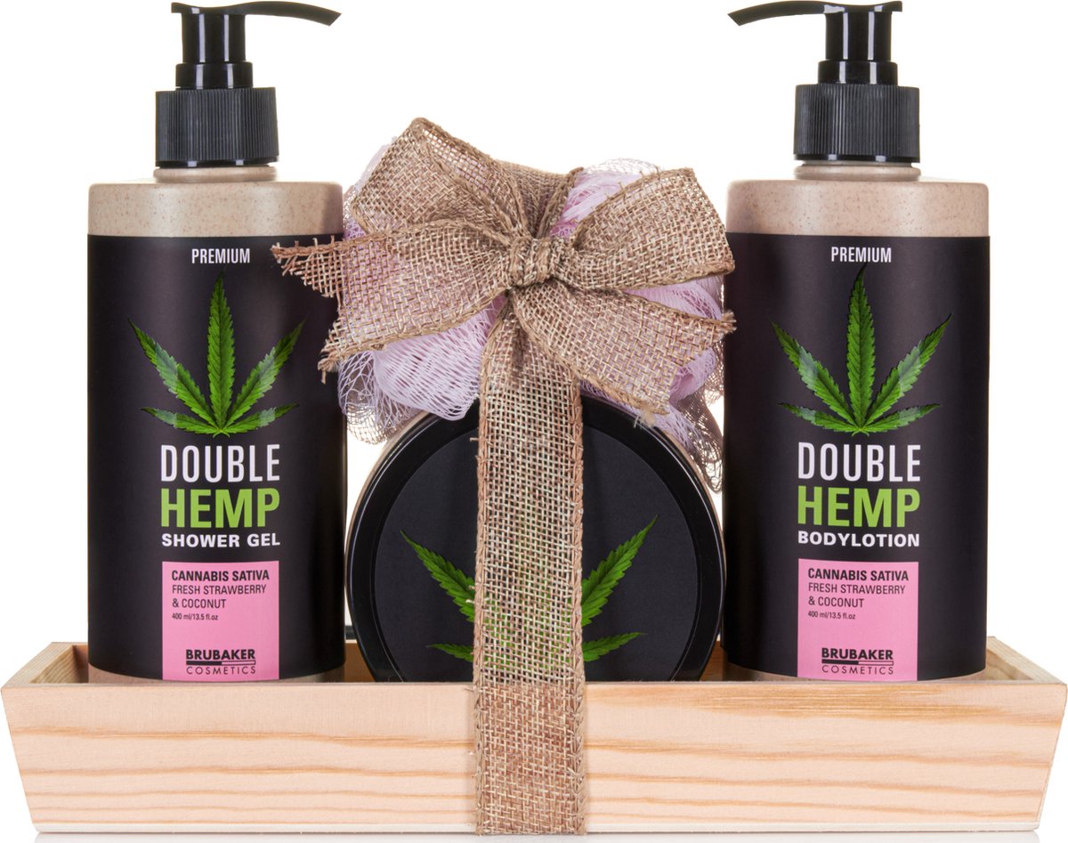 Goedkoopste BRUBAKER Cosmetics Hennepzaadolie Douche en Verzorgingsset - Verse Aardbeien & Kokos - Cadeautip Vrouw - Cadeau Idee met Houten dienblad