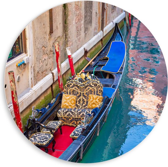 PVC Schuimplaat Muurcirkel - Blauwe Gondel met Rode en Gouden Details op de Smalle Wateren van Venetië - 80x80 cm Foto op Muurcirkel (met ophangsysteem)