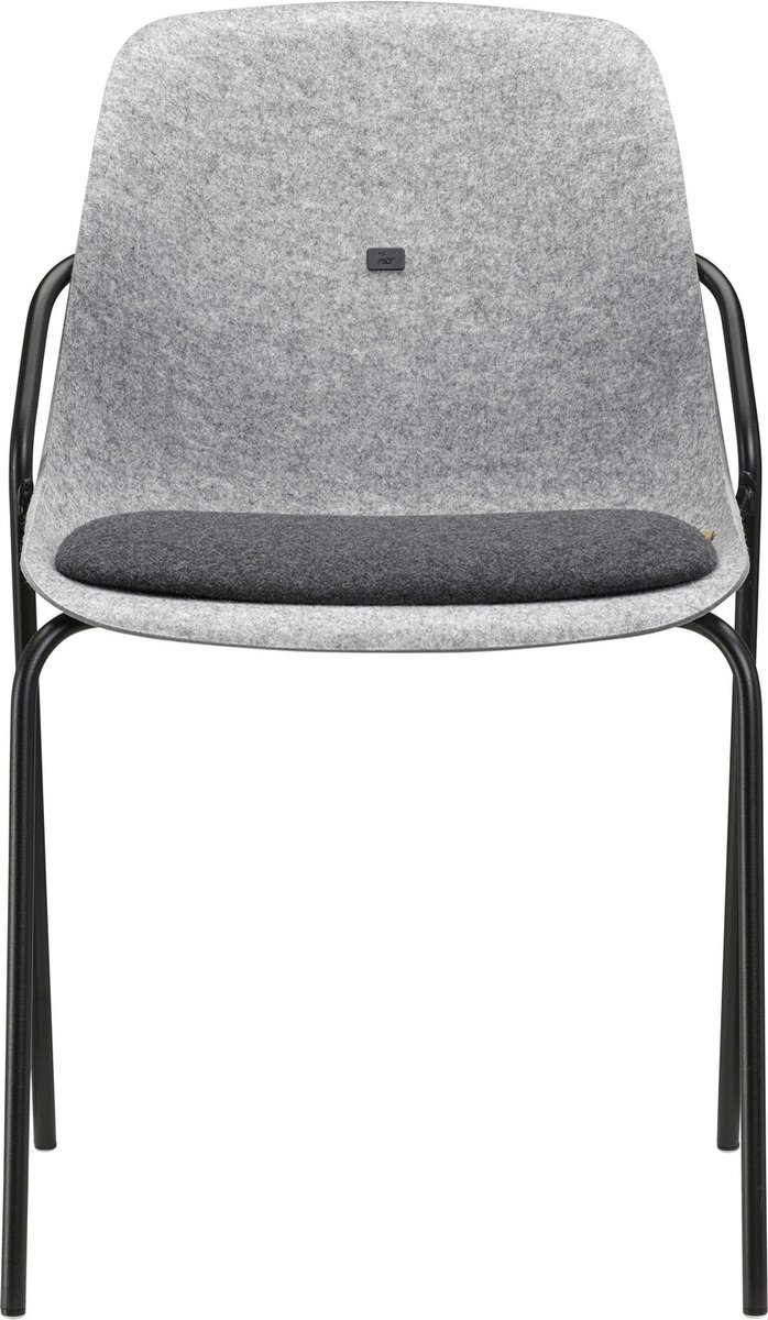 Felt Fine - PET Stoel Lichtgrijs - Zwart Frame - 100% recycle plastic en staal - Zitting Zwart (Fair Furniture Group – Nederlands Familiebedrijf)