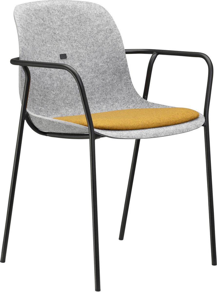 Felt Fine - PET Stoel Lichtgrijs - Zwart Frame - 100% recycle plastic en staal - Zitting Geel | Oranje - Met Armleggers (Fair Furniture Group – Nederlands Familiebedrijf)