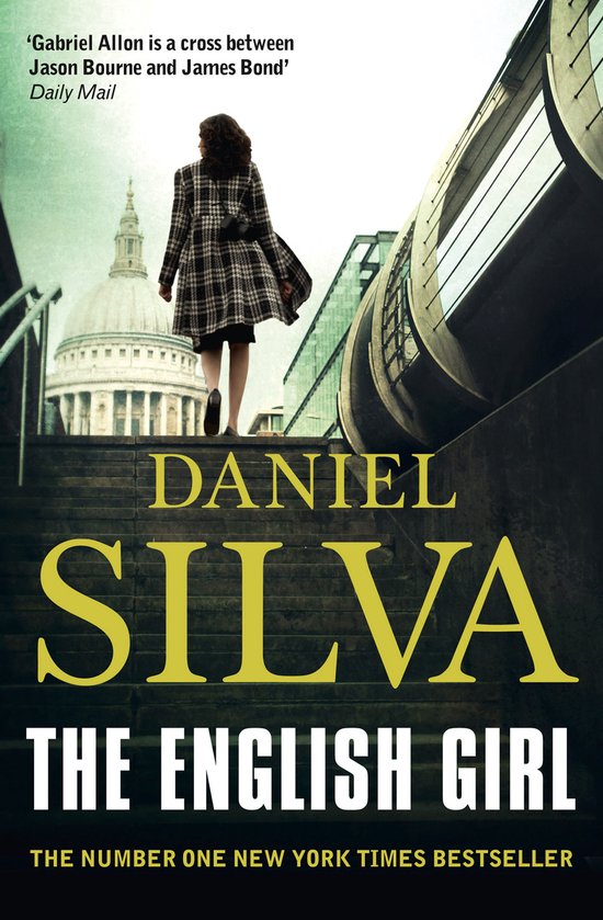 Een vrouw in een ruitjesjasje loopt een trap op, met op de achtergrond Londense gebouwen en de tekst 'DANIEL SILVA THE ENGLISH GIRL'.