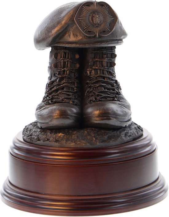 Boots and Beret van Heutsz - bronzen beeld - Luchtmobiel