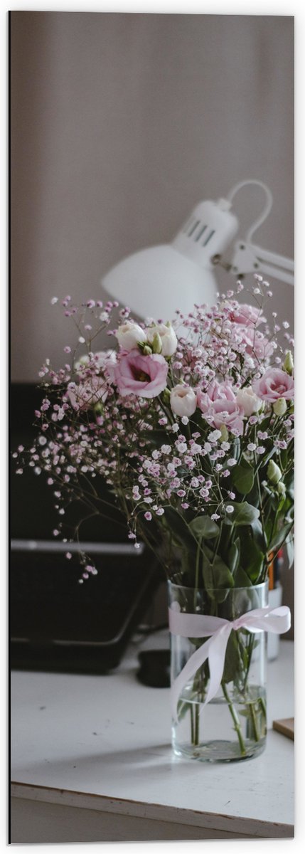 Dibond - Bloemen - Boeket - Water - Strik - Lamp - Telefoon - Bureau - Laptop - 40x120 cm Foto op Aluminium (Wanddecoratie van metaal)