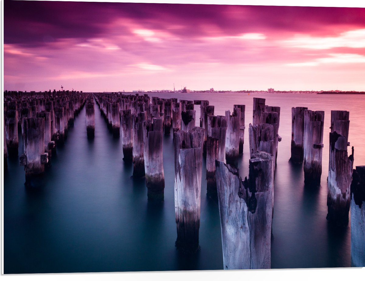 PVC Schuimplaat- Palen - Water - Hout - Zee - Kleuren - 80x60 cm Foto op PVC Schuimplaat