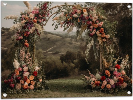 Tuinposter – Romantische Bloemenboog Midden in het Landschap - 80x60 cm Foto op Tuinposter (wanddecoratie voor buiten en binnen)