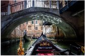 Poster (Mat) - Traditionele Italiaanse Gondel door de Wateren van Venetië - 105x70 cm Foto op Posterpapier met een Matte look