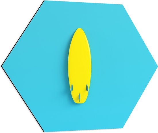 Dibond Hexagon - Geel Surfboard tegen Felblauwe Achtergrond - 70x60.9 cm Foto op Hexagon (Met Ophangsysteem)