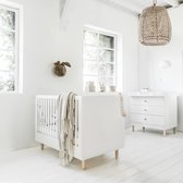 Petite Amélie ® Ledikant - Babybed wit 120x60 cm - Lattenbodem instelbaar in 3 hoogtes - Geschikt tot ongeveer 2 jaar - Stevig Bed dankzij Massief Hout & Sterk Plaatmateriaal
