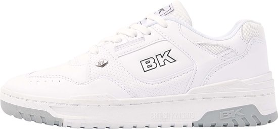 Zijaanzicht van witte lage sneaker met grijze zool en zwarte BK logo's.