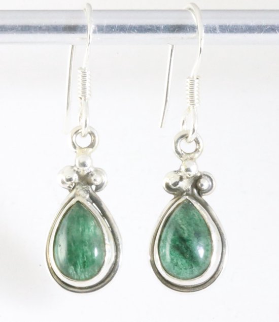 Fijne bewerkte zilveren oorbellen met jade