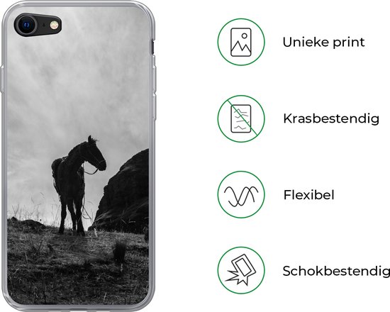 Telefoonhoesje Geschikt voor iPhone SE 2022 hoesje - Paard - Wolken - Weide - Siliconen Telefoonhoesje