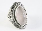 Zware bewerkte zilveren ring met rozenkwarts - maat 19