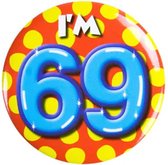 Button 69 Jaar - Button met speld (55mm) - Leeftijd badge - 69 Jaar versiering - Accessoires - Rozet I'm 69 - Verjaardag jongen / meisje / man / vrouw - Button 69 Jaar