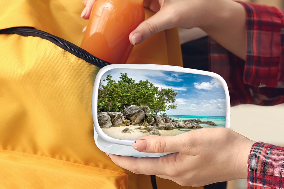 Broodtrommel Wit - Lunchbox - Brooddoos - Strand - Stenen - Zee - Zomer - 18x12x6 cm - Volwassenen
